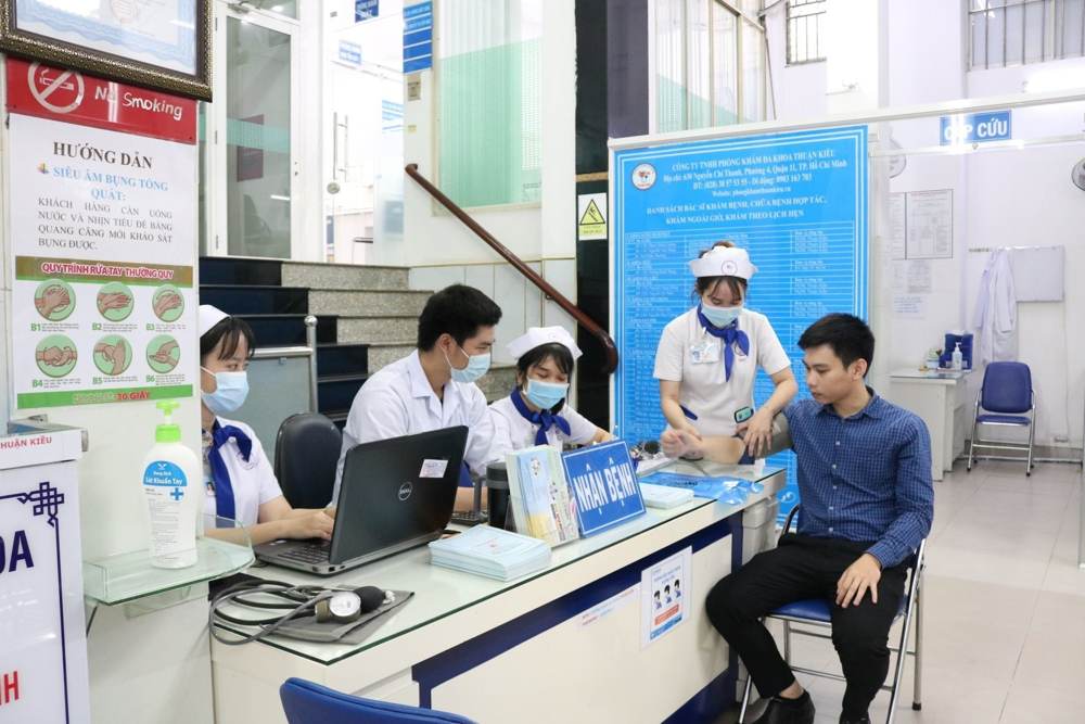 Quầy tiếp đón và đo huyết áp